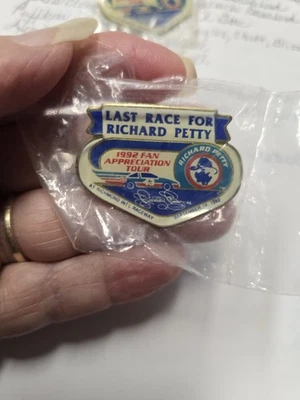 Prendedor de sombrero Richard Petty 1992 Fan Appreciation Tour Richmond 12 de septiembre de 92  Foto 1 de 2