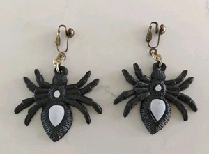 Vintage Halloween Clip auf schwarze Witwe Spinne Ohrringe Hänger Gummi goldfarben LG - Bild 1 von 8