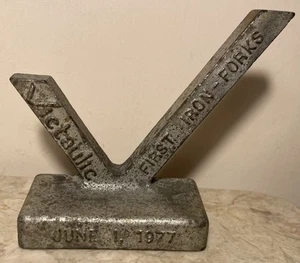 Small Statue Commemorating First Iron Poured Victaulic Forks Statue *Rare* 1977 - Picture 1 of 11