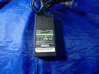 Adaptador de CA Sony VGP-AC19V45 19,5 V Foto 1 de 2
