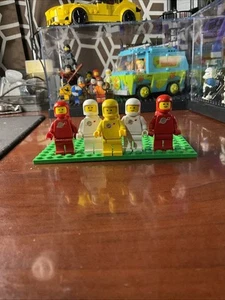 Lego Spaceman Minifigure Lot of 5 Classic Spacemen Astronaut Figures - Picture 1 of 2