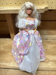 Vestido de pelo rubio regalo más bonito muñeca Barbie cumpleaños Mattel 1996 de colección 15998  - Imagen 1 de 22