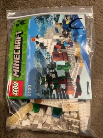 Retired LEGO Minecraft: The Snow Hideout (21120)