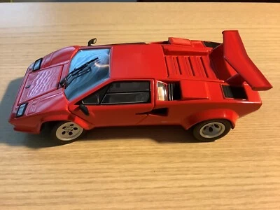 Реплика Lamborghini Countach 5000S масштаб 1:24 с витриной - Изображение 1 из 4