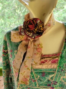 GYPSY WINDS BLOWING AGAIN handgefärbtes Band Blume Jabot, Halskette, Gürtel - Bild 1 von 10