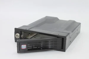 Manhattan SATA Drive Rack 3,5" HDD SAS Fronteinschub - Bild 1 von 1