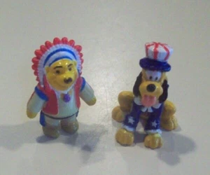 Disney Parks Sammlerpackungen ~ Serie 7 patriotischer Pluto & Indianerhäuptling Puuh - Bild 1 von 2