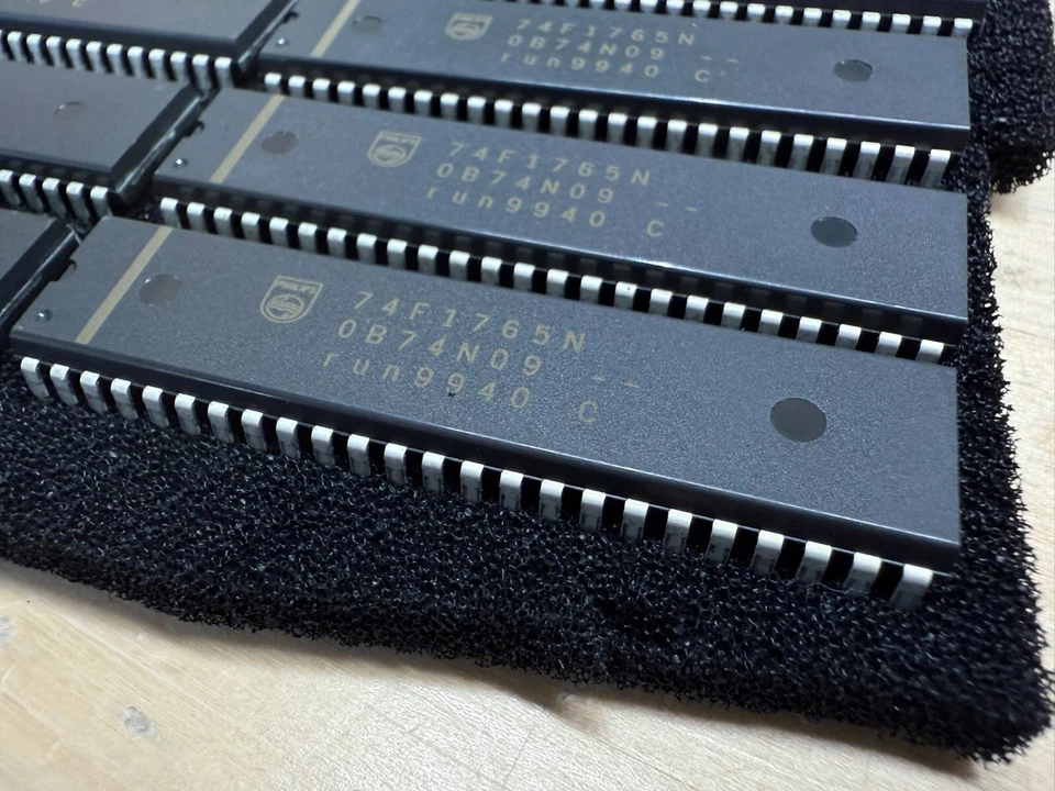 Controlador DRAM CANTIDAD-1 Philips Signetics 1M X 1 bipolar PDIP48 IC 74F1765N Foto 1 de 3