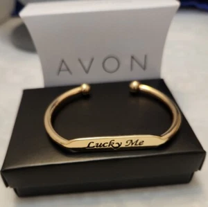 AVON I AM FABULOUS ARMBAND "LUCKY ME" goldfarben neu in Box - Bild 1 von 3