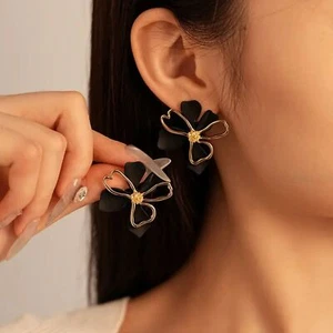Korean Style Chic Elegant Classy Stylish Black & Gold Floral Statement Earrings - Picture 1 of 3