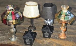 Vintage casa delle bambole miniature - 4 lampade Tiffany e altre, lampioni stradali - Foto 1 di 5
