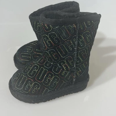 Botas UGG Negras Niño Pequeño Talla 6 Australia Clásicas II Gráficas Niños 1112383T Foto 1 de 4
