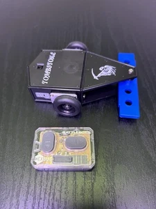 Hexbug BattleBot and its remote control - Picture 1 of 7