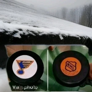 ST. LOUIS BLUES VINTAGE NON APPROVED RARE NHL SHIELD PUCK INGLASCO MADE IN 🇨🇦 - Picture 1 of 12