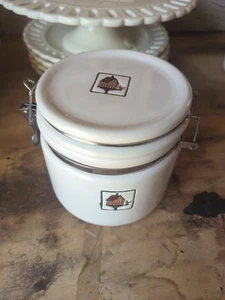 white canister with lid - Picture 1 of 3
