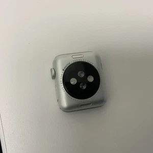 Apple Watch Series 3 38 mm Silver / White Smartwatch WI-FI ONLY - Zdjęcie 1 z 2