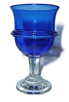 Vástago de vino de vidrio soplado de cobalto con anillo central aplicado Foto 1 de 4