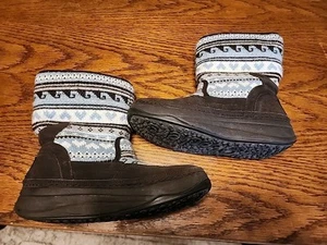 SKECHERS Tone Ups Womens Chalet Carve Mid High Sweater Snow Boots Sz 6 5959 - Picture 1 of 8