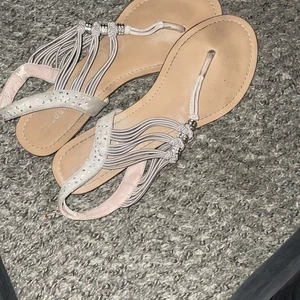 Madden Girl Slingback Women's Slip on Wedge Flat Sandals w Rhinestones Beige 8.5 - Picture 1 of 7