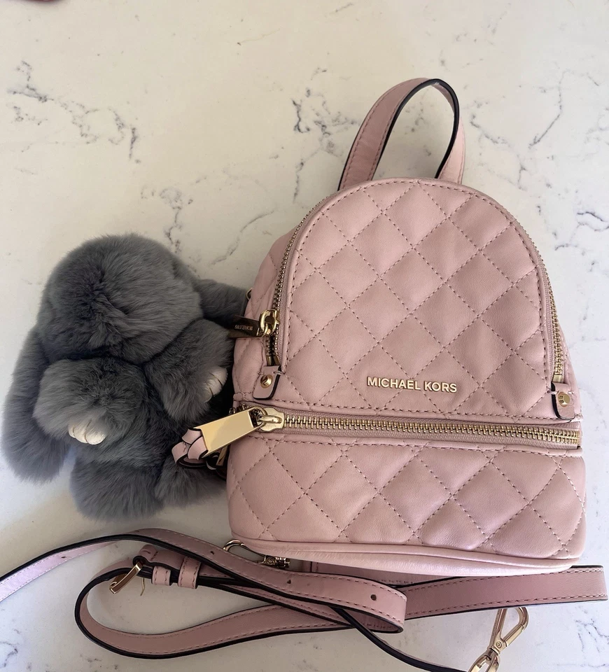 Mini mochila de cuero acolchada MICHAEL KORS Rhea en rosa suave Foto 1 de 4