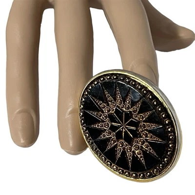 Anillo Tarina Tarantino De Colección Ajustable Vidrio Negro Base Ovalada Patrón Estrella Foto 1 de 4