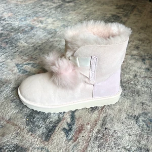 UGG Damenstiefel Muschel Baby Rosa Gita Schleife Mini Wildleder Coquette Seltene Farbe - Bild 1 von 22