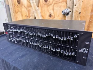 DBX 2231 Dual 31 Band Stereo Graphic Equalizer w/TYPE III Noise Reduction #1 - Picture 1 of 8
