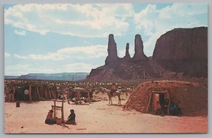 The Theee Sisters, Monument Valley, Vintage Post Card. - Picture 1 of 2