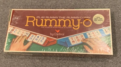 Винтажные игровые стойки Rummy-O от Cardinal НОВЫЕ ЗАПЕЧАТАННЫЕ плитки - Изображение 1 из 4