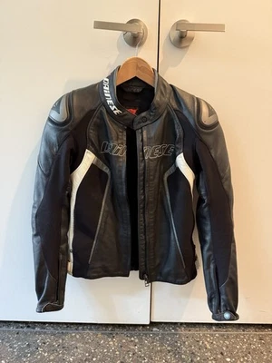 Chaqueta de moto para mujer Dainese talla 40 ligeramente usada Foto 1 de 4