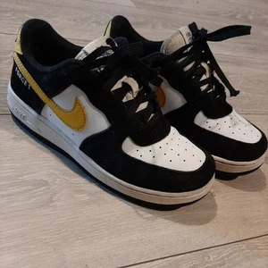 Nike Air Force 1 Low Athletic Club Black University Gold Yellow Größe Uk 2 - Bild 1 von 10