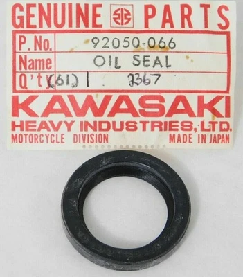 SELLO DE ACEITE ORIGINAL KAWASAKI KZ400 KZ 400 74-78 OEM 92050-066 NUEVO DE STOCK Foto 1 de 4