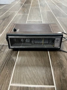 Vintage General Electric Flip Clock 7-4410d Wecker AM/FM Radio Bt37 voll funktionsfähig - Bild 1 von 6