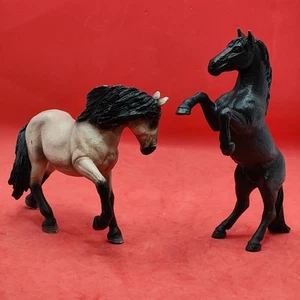 SCHLEICH Lusitano Gelding 2009 (Stallion) & Rearing Mustang Stallion 2006 Horses - Imagen 1 de 14