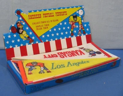 36 Pennants de Futebol ~ Feltro Antigo + Vintage Dime Store Caixa de Exibição de 36 ~ N.O.S. - Imagem 1 de 4