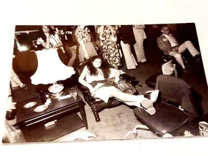 RARE GILDA RADNER at Home Candid Original Type 1 Photograph Chuck Pulin 1978 - Picture 1 of 4
