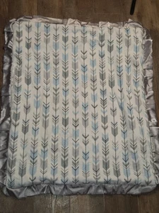 Coperta bambino Minky Couture super morbida bordo raso blu grigio frecce - Foto 1 di 11