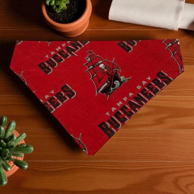 Bandana para perro Tampa Bay Buccaneers SOBRE EL CUELLO deslizable bufanda pañuelo Foto 1 de 3