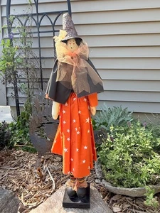 Primitive handgefertigte Hexenpuppe, Volkskunst Halloween Deko, orange Sternenkleid - Bild 1 von 12