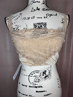 Sutiã Urban Outfitters Out From Under Bege Nude Renda Veludo Bralette Top M Novo - Imagem 1 de 4