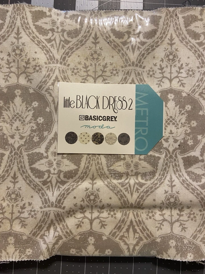 Vestido Pequeño Negro 2 Por Basicgrey Para Moda Raro Fuera de Uso Capa Pastel Foto 1 de 2