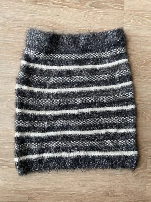 Saia Zara Feminina Pequena Cinza Pele Sintética Mistura de Lã Lápis Mini Tweed Metálico - Imagem 1 de 4