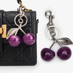 Glänzend Rot Kirsche Design Obst Anhänger Harz Schlüsselanhänger Anhänger Zubehör Keyring - Bild 1 von 35