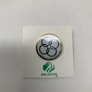 Girl Scout CADETTE CHALLENGE PIN Auszeichnung verdient offiziell NEU auf Karte - Bild 1 von 2