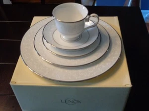 LENOX OPAL INNOCENCE 5-PIECE PLACE SETTING NEW IN BOX - Picture 1 of 7