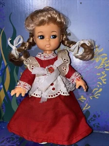 Bambola vintage Playmates 7" giunti plastica anni 60 bionda trecce rossa vestito originale - Foto 1 di 16