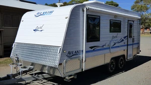 Atlantic Pearl Caravan 7/2014 19ft Full Ensuite W.M Solar Queen Isl Bed Reg ROA - Picture 1 of 24