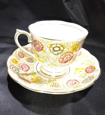 Antiguo Juego de Platillos Taza Raro Royal Albert Bone China Inglaterra, Como Nuevo  Foto 1 de 4