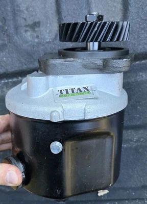 Bomba de dirección asistida TITAN E6NN3K514EA Ford 3055 3600 3600V 3610 3900 3910 4000 Foto 1 de 3