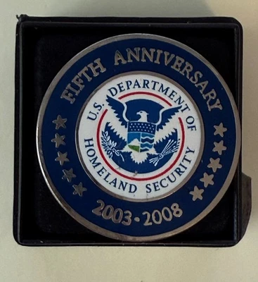 PIN SOLAPA DEPARTAMENTO DE SEGURIDAD NACIONAL Quinto Aniversario 2003-2008  Foto 1 de 3